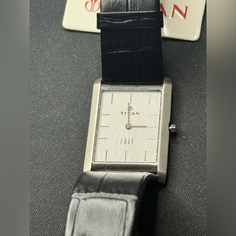 Titan Edge Analog Dial Men's Watch 
THINNEST OF THE WORLD